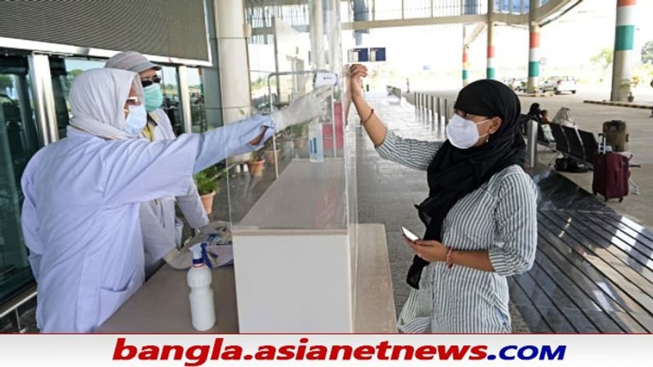 Omicron Variant: বেঙ্গালুরুতে তীব্র ওমিক্রন আতঙ্ক, ব্রিটেনেও পৌঁছে গেল করোনার নয়া রূপ Omicron Variant: বেঙ্গালুরুতে তীব্র ওমিক্রন আতঙ্ক, ব্রিটেনেও পৌঁছে গেল করোনার নয়া রূপ