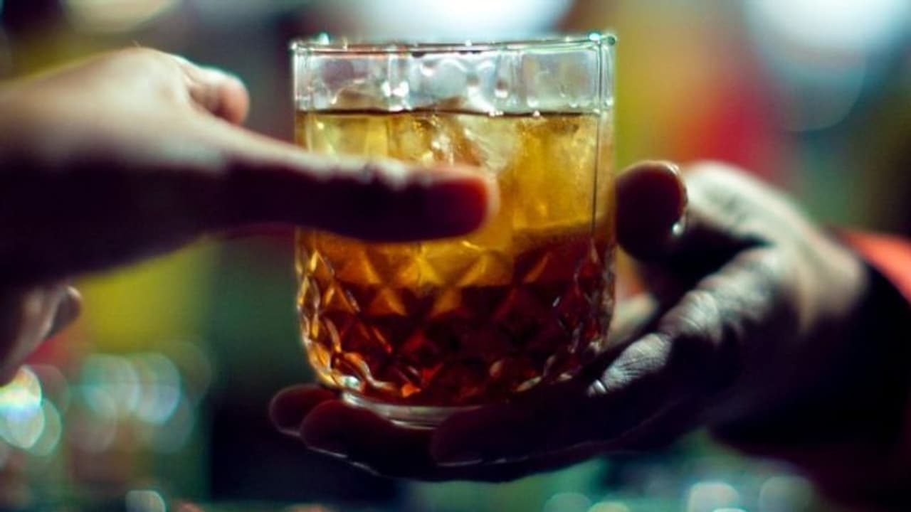 350 കോടി രൂപയുടെ അധിക വരുമാനം പ്രതീക്ഷിച്ച് മന്ത്രിസഭ തീരുമാനം, മദ്യവിലയിൽ വൻ വർധനവിന് പുതുച്ചേരി സർക്കാർ 350 കോടി രൂപയുടെ അധിക വരുമാനം പ്രതീക്ഷിച്ച് മന്ത്രിസഭ തീരുമാനം, മദ്യവിലയിൽ വൻ വർധനവിന് പുതുച്ചേരി സർക്കാർ