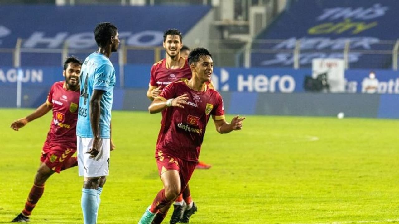 ISL : ഐഎസ്എല്‍: ആവേശപ്പോരില്‍ മുംബൈയെ മുട്ടുകുത്തിച്ച് ഹൈദരാബാദ്