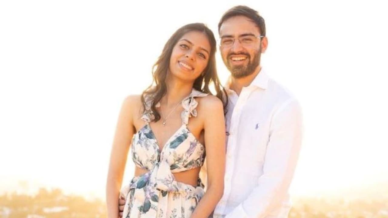 Mukesh Ambani के पोते की हुई रियल एस्टेट टाइकून की बेटी से सगाई, जानिए कब बजेगी शादी की शहनाई Mukesh Ambani के पोते की हुई रियल एस्टेट टाइकून की बेटी से सगाई, जानिए कब बजेगी शादी की शहनाई