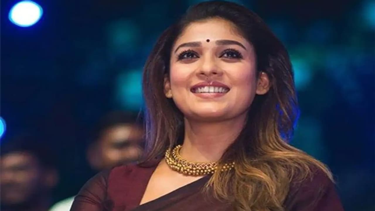 Nayanthara ने शादी से पहले करोड़ों खर्च करके खरीदा नया घर, बनेंगी Rajinikanth और उनके दामाद Dhanush की पड़ोसन Nayanthara ने शादी से पहले करोड़ों खर्च करके खरीदा नया घर, बनेंगी Rajinikanth और उनके दामाद Dhanush की पड़ोसन