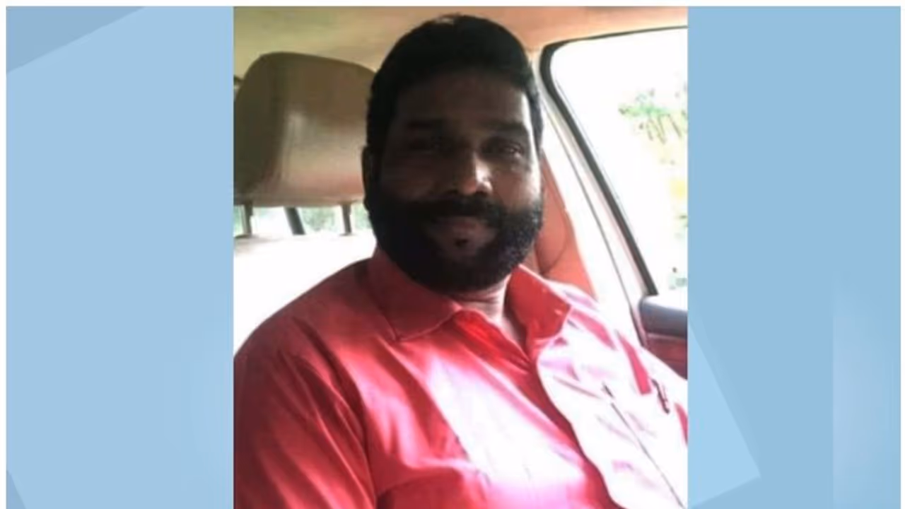 CPIM : പാര്ട്ടി പ്രവര്ത്തകയെ പീഡിപ്പിച്ച് നഗ്നചിത്രം പകര്ത്തി ; സിപിഎം ബ്രാഞ്ച് സെക്രട്ടറിക്ക് എതിരെ കേസ് CPIM : പാര്ട്ടി പ്രവര്ത്തകയെ പീഡിപ്പിച്ച് നഗ്നചിത്രം പകര്ത്തി ; സിപിഎം ബ്രാഞ്ച് സെക്രട്ടറിക്ക് എതിരെ കേസ്