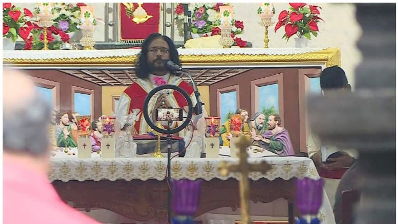 Holy mass: സിറോ മലബാർ സഭയിൽ പുതുക്കിയ ആരാധനാക്രമം നിലവിൽ വന്നു; പഴയ രീതി തുടരുമെന്ന് അങ്കമാലി അതിരൂപത, ഭിന്നത