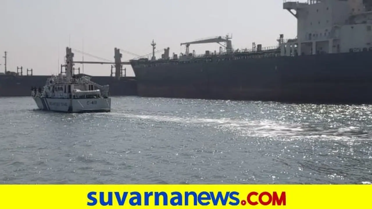 Gulf of Kutch: ಕಛ್ ಕೊಲ್ಲಿಯಲ್ಲಿ ಎರಡು ಹಡಗುಗಳ ಡಿಕ್ಕಿ : ICGS Samudra Pavak ಕಾರ್ಯಾಚರಣೆ! Gulf of Kutch: ಕಛ್ ಕೊಲ್ಲಿಯಲ್ಲಿ ಎರಡು ಹಡಗುಗಳ ಡಿಕ್ಕಿ : ICGS Samudra Pavak ಕಾರ್ಯಾಚರಣೆ!
