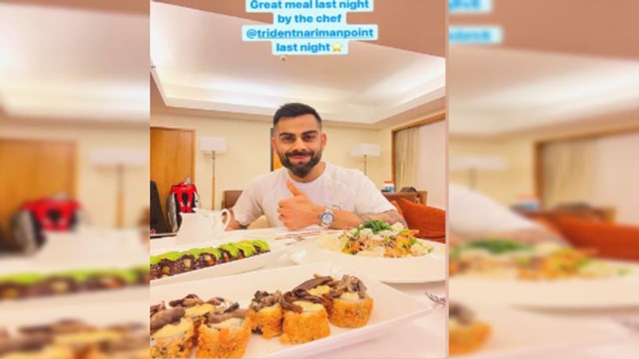 हार्ड कोर वर्कआउट के बाद प्लेट भर भर खाना खाने पहुंचे Virat Kohli, इस जगह लिया डिनर का मजा हार्ड कोर वर्कआउट के बाद प्लेट भर भर खाना खाने पहुंचे Virat Kohli, इस जगह लिया डिनर का मजा