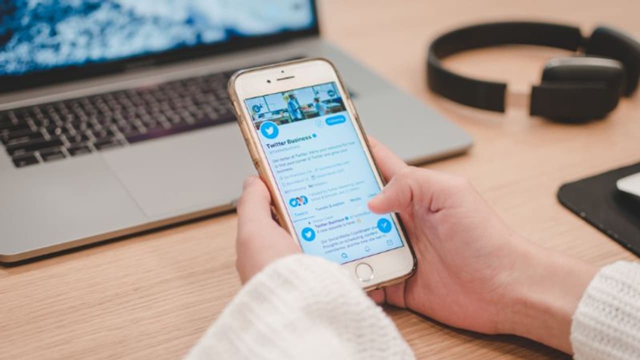 अगर किसी कारण से आपका Twitter अकाउंट हो गया है Lock, ऐसे करें चुटकियों में अनलॉक अगर किसी कारण से आपका Twitter अकाउंट हो गया है Lock, ऐसे करें चुटकियों में अनलॉक