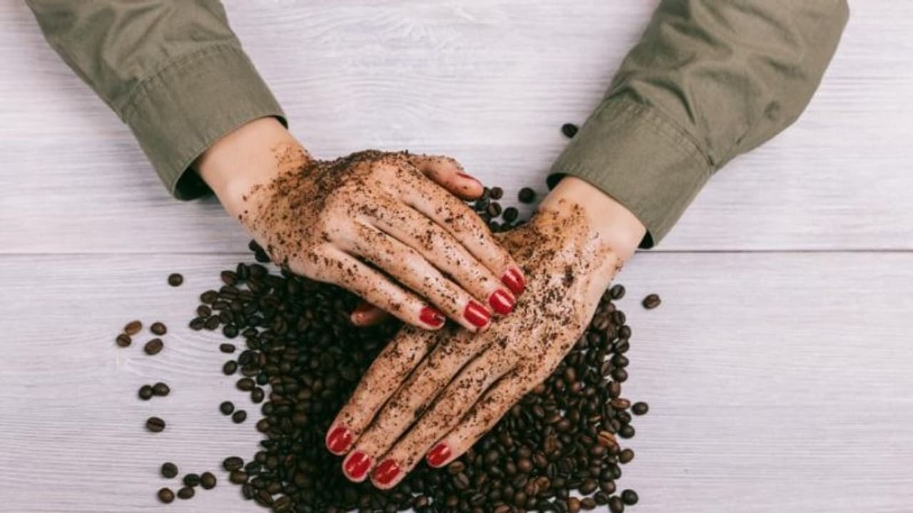 Coffee for Skin : ചര്മ്മത്തിനും കൊടുക്കാം കോഫി; ഗുണങ്ങള് പലതാണ്... Coffee for Skin : ചര്മ്മത്തിനും കൊടുക്കാം കോഫി; ഗുണങ്ങള് പലതാണ്...