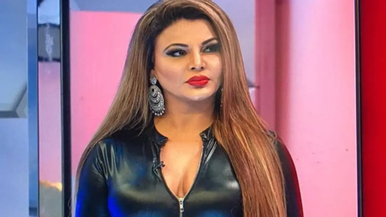 Rakhi Sawant did it again; actress pulls Umar Riaz's pants Rakhi Sawant did it again; actress pulls Umar Riaz's pants