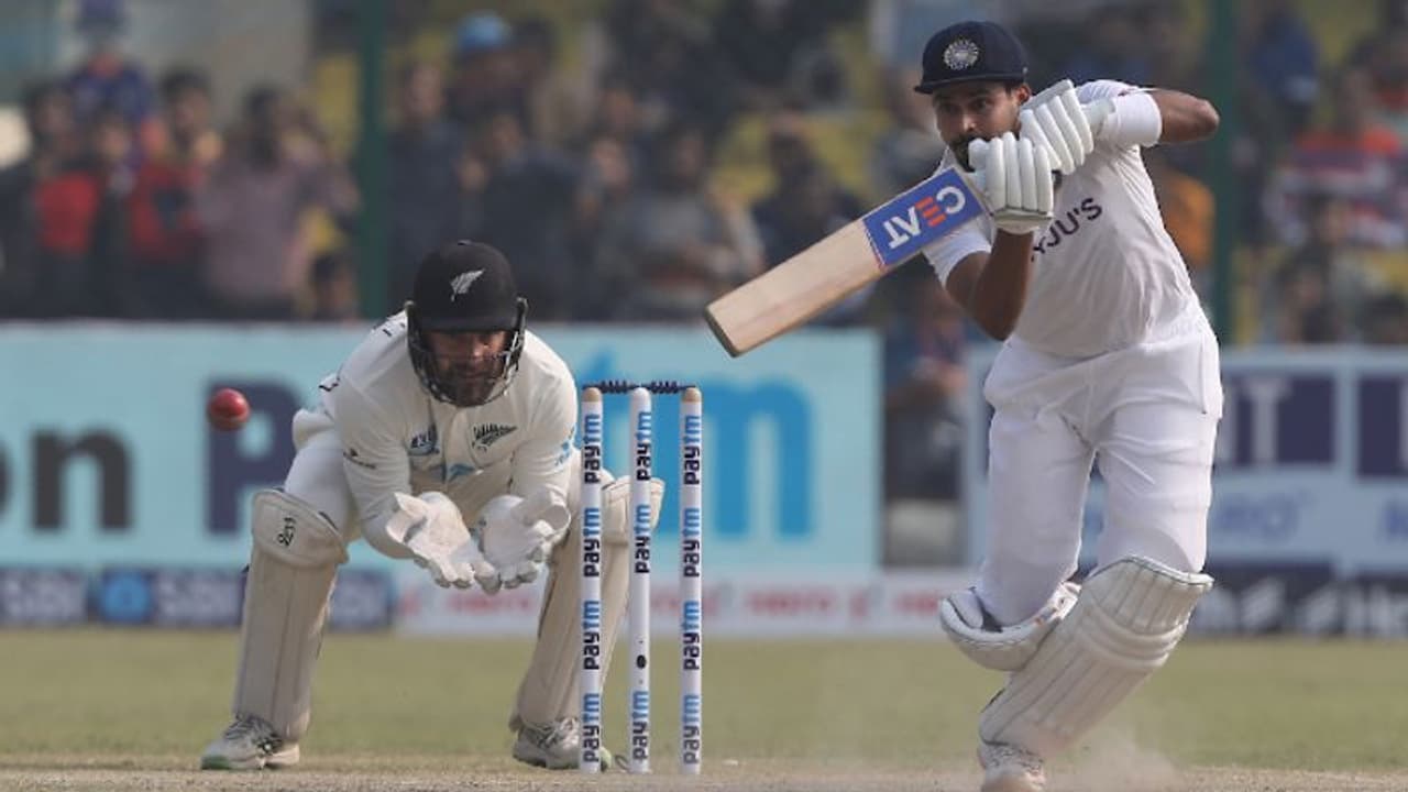 Ind vs NZ Kanpur Test: ಮೊದಲ ಟೆಸ್ಟ್ ಗೆಲ್ಲುಲು ಕಿವೀಸ್ಗೆ 284 ರನ್ಗಳ ಗುರಿ ನೀಡಿದ ಟೀಂ ಇಂಡಿಯಾ Ind vs NZ Kanpur Test: ಮೊದಲ ಟೆಸ್ಟ್ ಗೆಲ್ಲುಲು ಕಿವೀಸ್ಗೆ 284 ರನ್ಗಳ ಗುರಿ ನೀಡಿದ ಟೀಂ ಇಂಡಿಯಾ