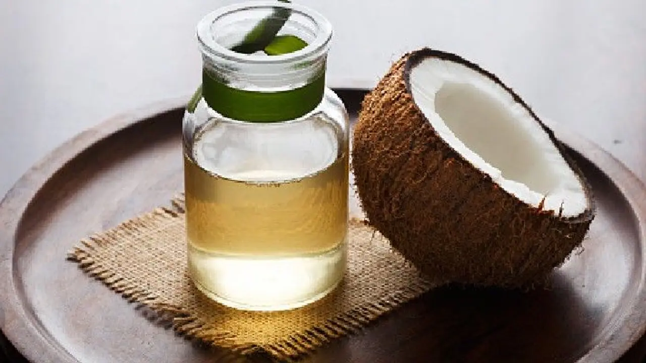 নারকেল ও কর্পূর দিয়ে বানান প্যাক, দূর হবে ত্বক ও চুলের একাধিক সমস্যা নারকেল ও কর্পূর দিয়ে বানান প্যাক, দূর হবে ত্বক ও চুলের একাধিক সমস্যা