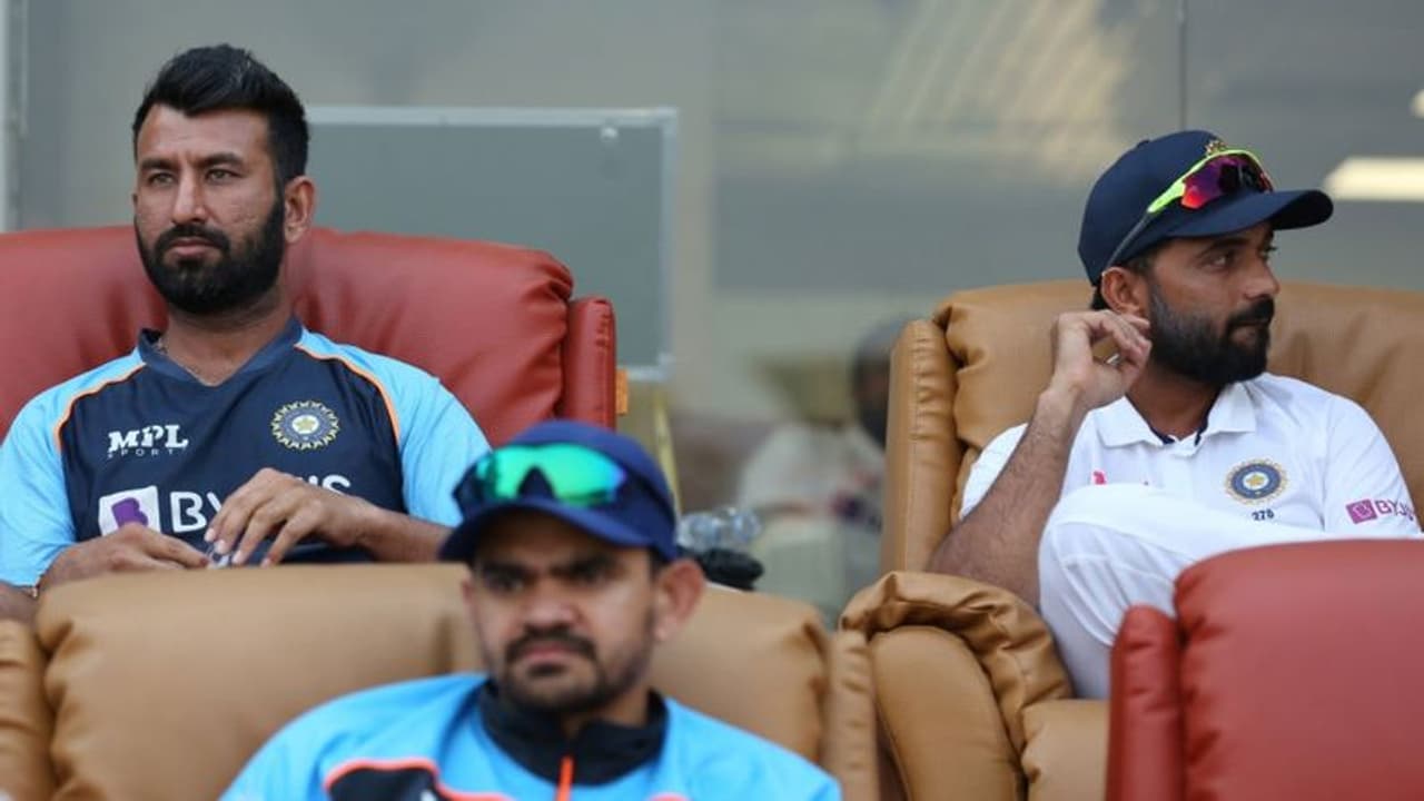 அவரோட கழுத்து மேல கத்தி தொங்குது.. சீனியர் வீரரை எச்சரிக்கும் ஹர்பஜன் சிங் அவரோட கழுத்து மேல கத்தி தொங்குது.. சீனியர் வீரரை எச்சரிக்கும் ஹர்பஜன் சிங்