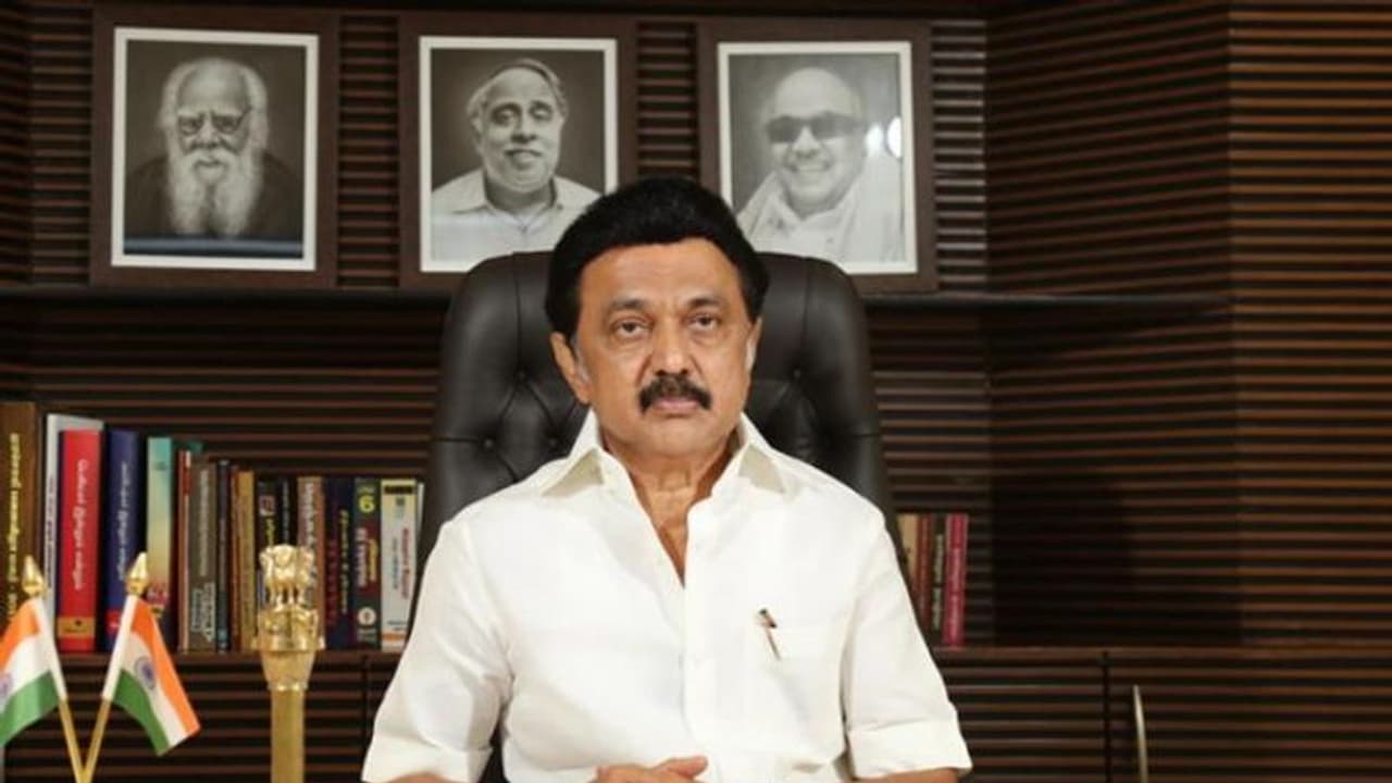 தலையில் குண்டு பாய்ந்து உயிரிழந்த சிறுவன் குடும்பத்திற்கு ரூ.10 லட்சம்... அறிவித்தார் மு.க.ஸ்டாலின்!! தலையில் குண்டு பாய்ந்து உயிரிழந்த சிறுவன் குடும்பத்திற்கு ரூ.10 லட்சம்... அறிவித்தார் மு.க.ஸ்டாலின்!!