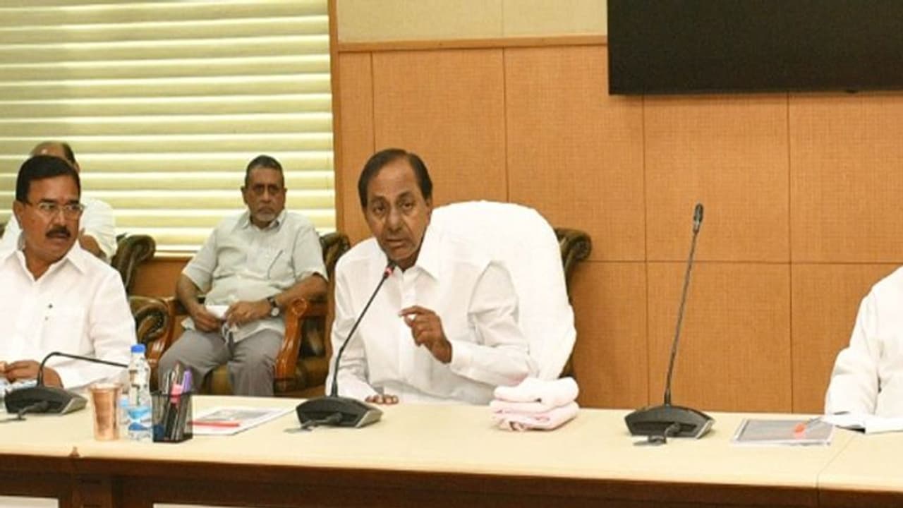 ధాన్యం కొనుగోళ్లపై పార్లమెంట్లో కేంద్రాన్ని ప్రశ్నించండి: టీఆర్ఎస్ ఎంపీలకు కేసీఆర్ ఆదేశం ధాన్యం కొనుగోళ్లపై పార్లమెంట్లో కేంద్రాన్ని ప్రశ్నించండి: టీఆర్ఎస్ ఎంపీలకు కేసీఆర్ ఆదేశం