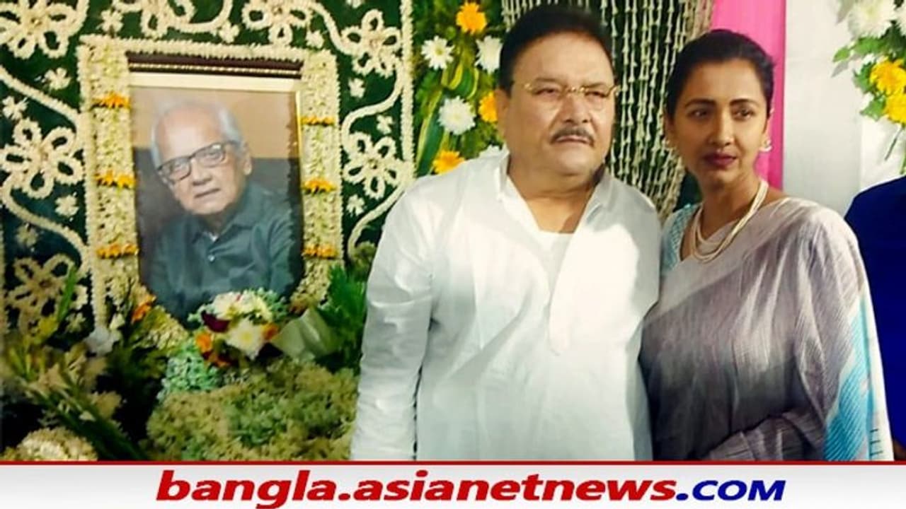 Rachna Madan : বাবা হলেন দাদু, রচনাকে সান্তনা দিতে গিয়ে চরম ট্রোলড হলেন মদন মিত্র Rachna Madan : বাবা হলেন দাদু, রচনাকে সান্তনা দিতে গিয়ে চরম ট্রোলড হলেন মদন মিত্র