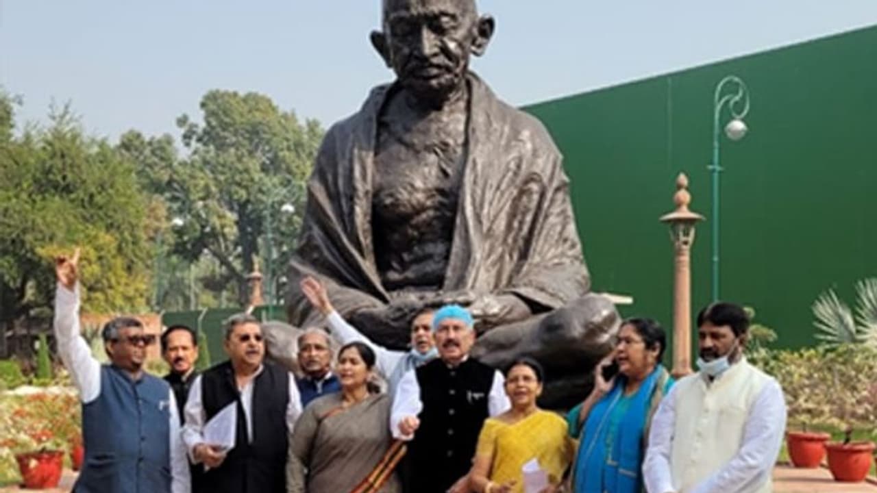 Parliament winter session: PM ने कहा हर बहस को तैयार, पर विपक्ष करता रहा हंगामा, कृषि बिल वापसी पास Parliament winter session: PM ने कहा हर बहस को तैयार, पर विपक्ष करता रहा हंगामा, कृषि बिल वापसी पास