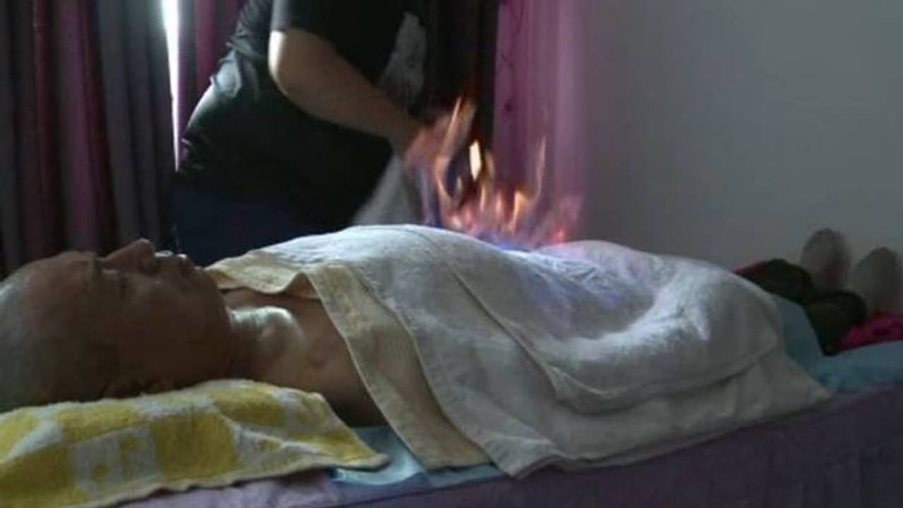 മൊത്തം തീ കൊണ്ടുള്ള കളിയാണ്! ഇവിടെ ശരീരത്തിൽ തീയിട്ടുകൊണ്ടുള്ള ചികിത്സാരീതികൾ മൊത്തം തീ കൊണ്ടുള്ള കളിയാണ്! ഇവിടെ ശരീരത്തിൽ തീയിട്ടുകൊണ്ടുള്ള ചികിത്സാരീതികൾ