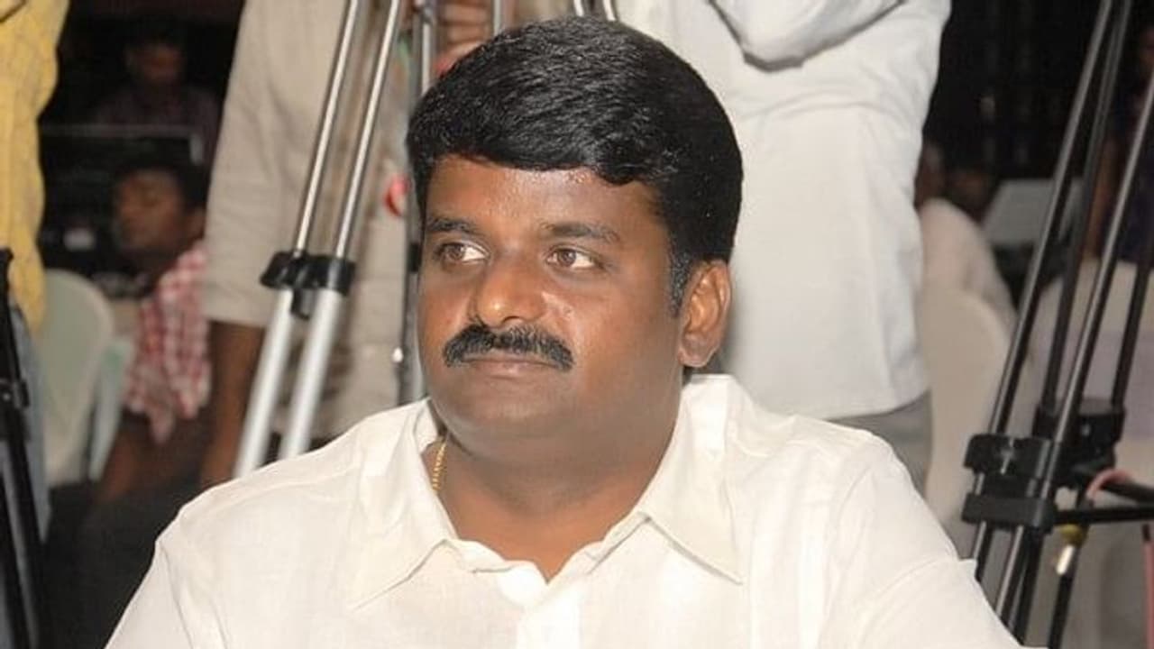 ரைய்டு.. சம்மன்..பணமோசடி ..! முன்னாள் அமைச்சர் விளக்கம் ரைய்டு.. சம்மன்..பணமோசடி ..! முன்னாள் அமைச்சர் விளக்கம்