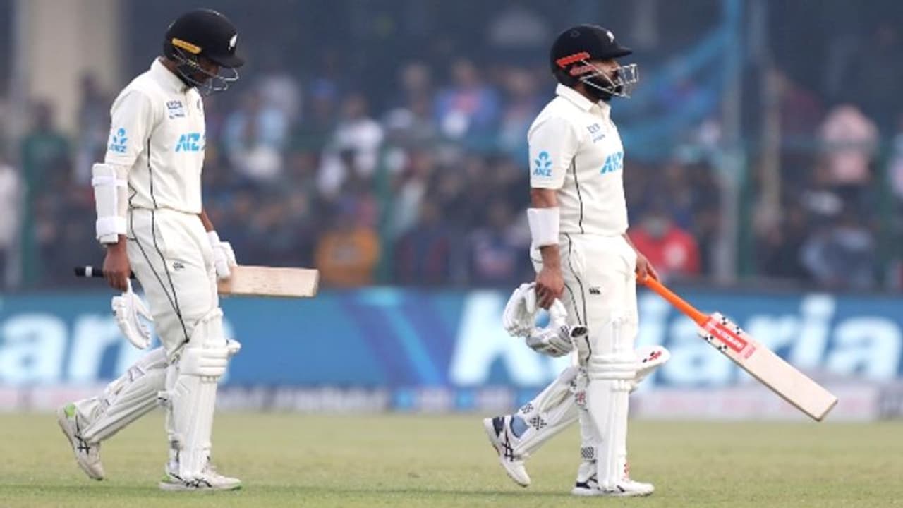 IND vs NZ பவுலிங்கில் சொதப்பினாலும் பேட்டிங்கில் போட்டியின் முடிவையே மாற்றிய நியூசிலாந்து ஸ்பின்னர்கள்..! IND vs NZ பவுலிங்கில் சொதப்பினாலும் பேட்டிங்கில் போட்டியின் முடிவையே மாற்றிய நியூசிலாந்து ஸ்பின்னர்கள்..!