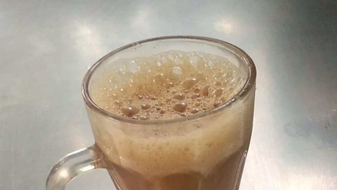 ఛాయ్ తాగి.. గ్లాసును కూడా గుటకేశాడు.. అది కడుపులోకి వెళ్లి.. గందరగోళం... చివరికి... ఛాయ్ తాగి.. గ్లాసును కూడా గుటకేశాడు.. అది కడుపులోకి వెళ్లి.. గందరగోళం... చివరికి...