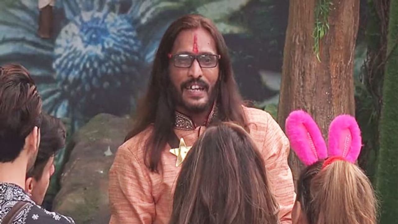 Bigg Boss 15: Abhijeet Bichukale ने घर में ली धमाकेदार एंट्री, उमर रियाज से भिड़ते हुए कही ये बड़ी बात Bigg Boss 15: Abhijeet Bichukale ने घर में ली धमाकेदार एंट्री, उमर रियाज से भिड़ते हुए कही ये बड़ी बात