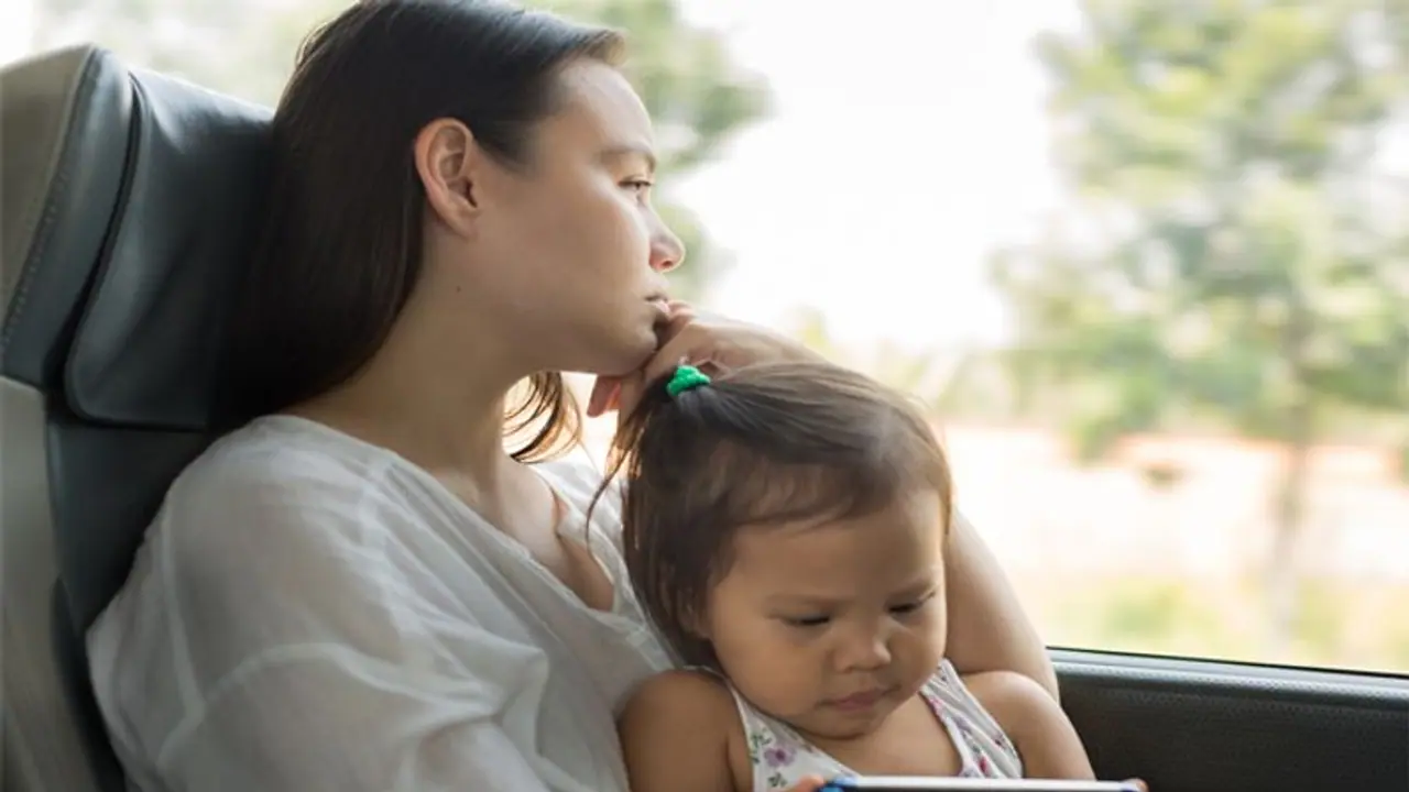 New Research: माता पिता को है depression की प्रॉब्लम, तो ये बच्चे की मेंटल हेल्थ के लिए हो सकता है घातक