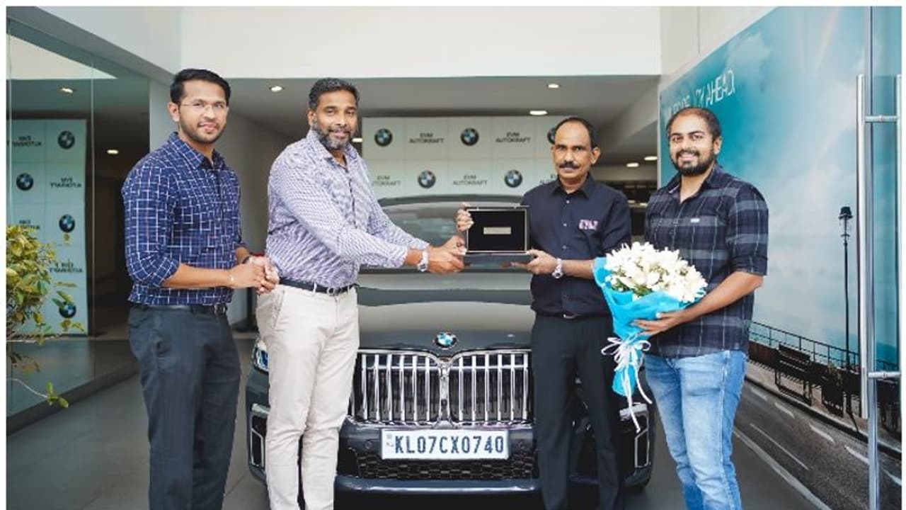 BMW : ആഡംബരം 'ഇഷ്ടം പോലെ', ഈ ബിഎംഡബ്ല്യു കാര് കേരളത്തില് ആദ്യം! BMW : ആഡംബരം 'ഇഷ്ടം പോലെ', ഈ ബിഎംഡബ്ല്യു കാര് കേരളത്തില് ആദ്യം!