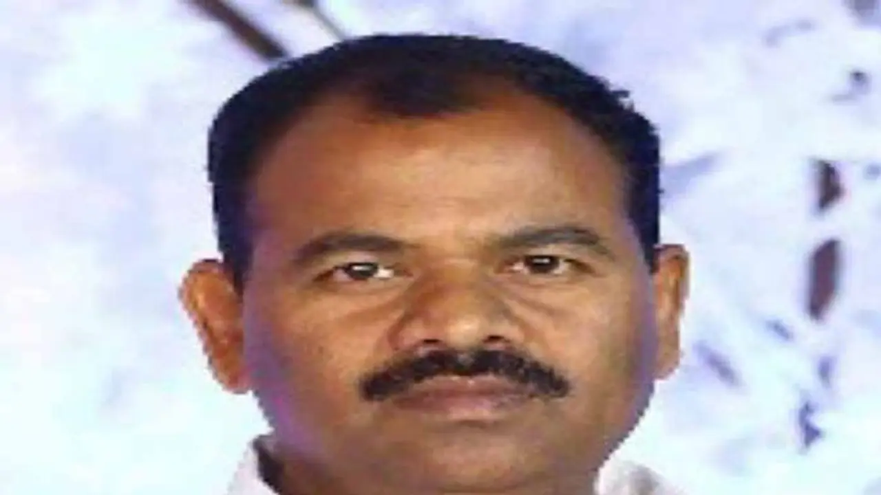 హైద్రాబాద్లో కారులో మృతదేహం: రియల్ వ్యాపారి విజయ భాస్కర్ రెడ్డిగా గుర్తింపు హైద్రాబాద్లో కారులో మృతదేహం: రియల్ వ్యాపారి విజయ భాస్కర్ రెడ్డిగా గుర్తింపు