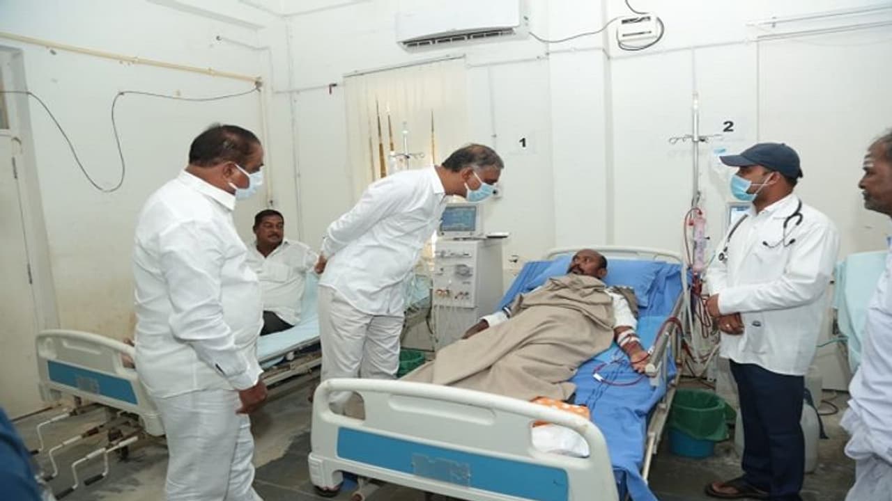 కాంగ్రెస్, బీజేపీలకు ఆ నైతిక హక్కు లేదు.. నారాయణ ఖేడ్ లో మంత్రి హరీష్ రావు (వీడియో) కాంగ్రెస్, బీజేపీలకు ఆ నైతిక హక్కు లేదు.. నారాయణ ఖేడ్ లో మంత్రి హరీష్ రావు (వీడియో)