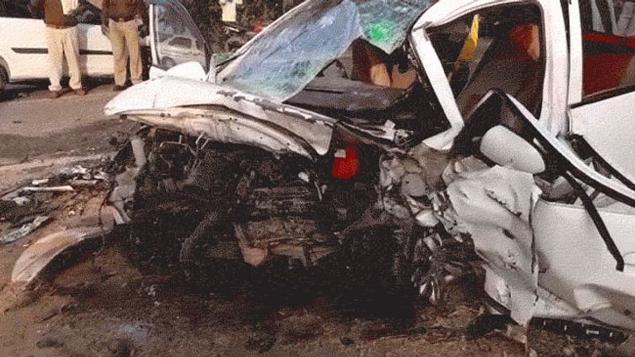 Haryana: Kaithal में बारातियों की कार की भीषण टक्कर, दंपती समेत 6 की मौत, 4 जख्मी, शादी वाले घर में पसरा मातम Haryana: Kaithal में बारातियों की कार की भीषण टक्कर, दंपती समेत 6 की मौत, 4 जख्मी, शादी वाले घर में पसरा मातम