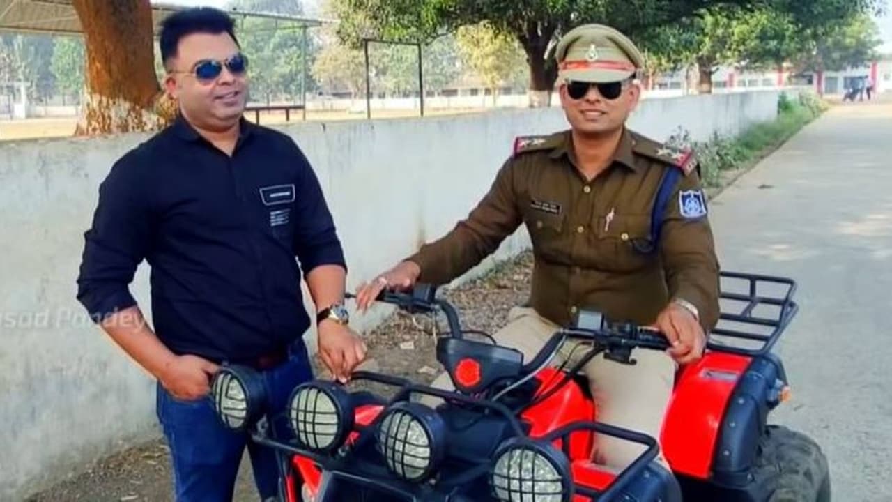 ATV : റോഡിലിറക്കിയാല്‍ പിഴയടക്കണമെന്ന് പറഞ്ഞ പൊലീസ് തന്നെ അതേ വണ്ടി റോഡില്‍ ഓടിച്ചു!