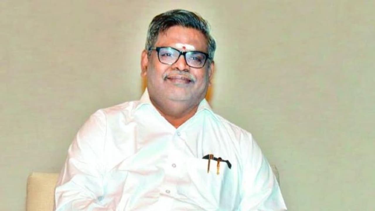 Sirivennela Seetharama Sastry Death: పాటల శిఖరం సిరివెన్నెల సీతారామశాస్త్రి ఇకలేరు.. Sirivennela Seetharama Sastry Death: పాటల శిఖరం సిరివెన్నెల సీతారామశాస్త్రి ఇకలేరు..