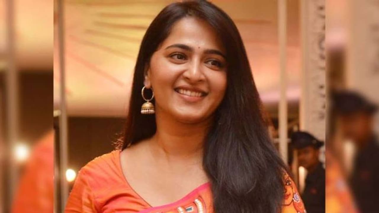 Anushka: பட வாய்ப்பின்றி தவித்த அனுஷ்காவுக்கு வாய்ப்பளித்த விஜய்... மீண்டும் கோலிவுட்டில் எண்ட்ரி கொடுக்கிறார் Anushka: பட வாய்ப்பின்றி தவித்த அனுஷ்காவுக்கு வாய்ப்பளித்த விஜய்... மீண்டும் கோலிவுட்டில் எண்ட்ரி கொடுக்கிறார்