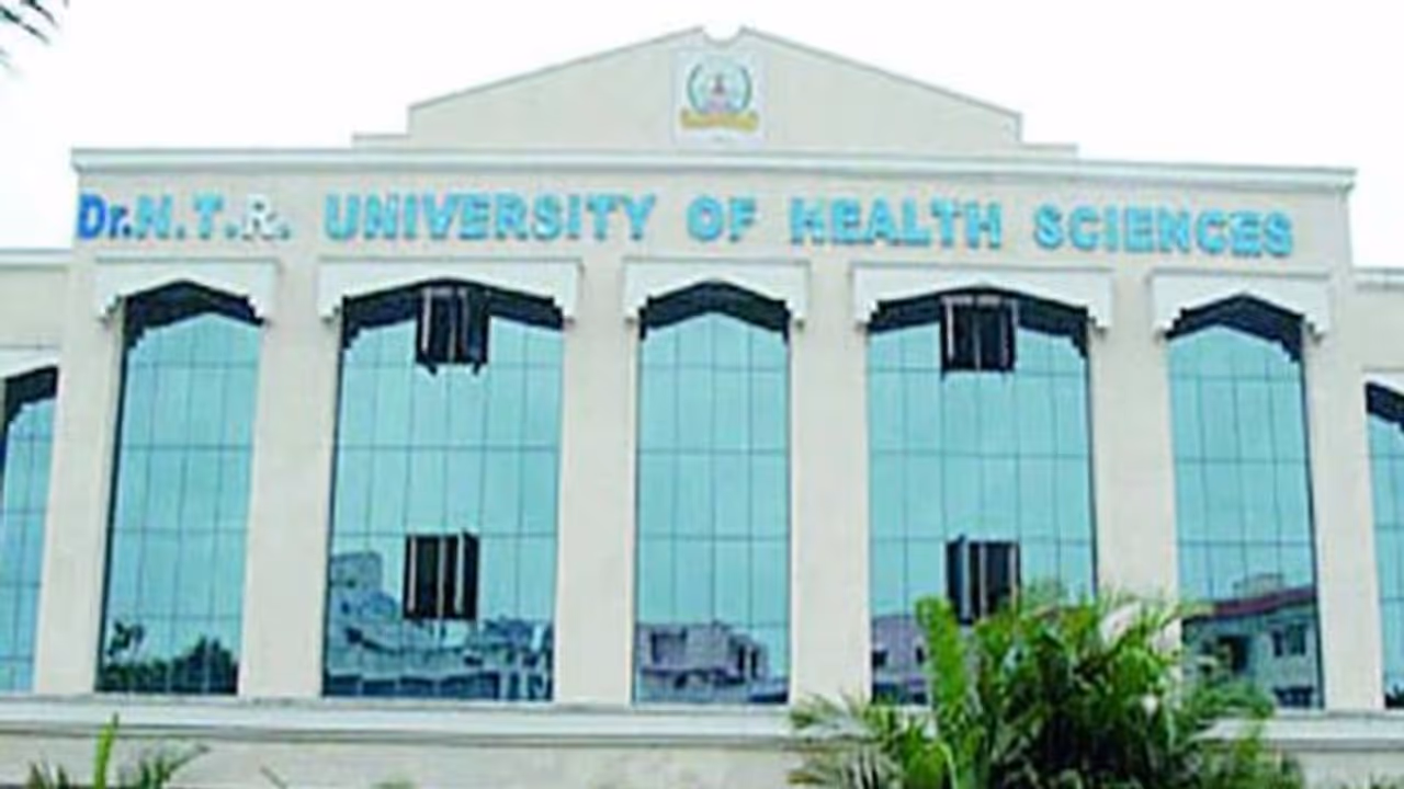 NTR University: రేపటి నుంచి ఎన్టీఆర్ యూనివర్సిటీ ఉద్యోగుల విధుల బహిష్కరణ.. నిధుల మళ్లింపుపై ఆగ్రహం NTR University: రేపటి నుంచి ఎన్టీఆర్ యూనివర్సిటీ ఉద్యోగుల విధుల బహిష్కరణ.. నిధుల మళ్లింపుపై ఆగ్రహం