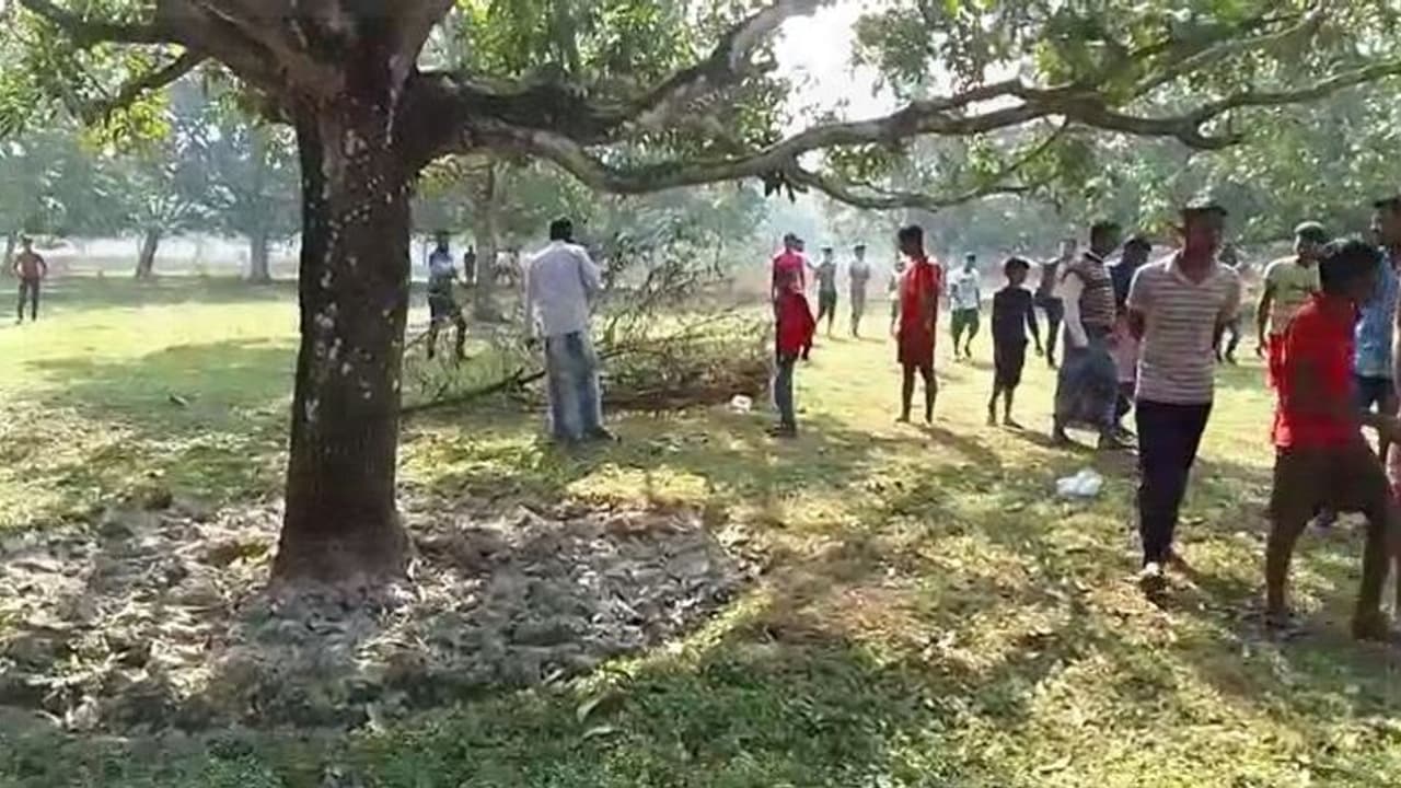 Body Recover: থেঁতলে দেওয়া হয়েছে মুখ, মালদহে আমবাগান থেকে উদ্ধার যুবতীর ক্ষত বিক্ষত দেহ