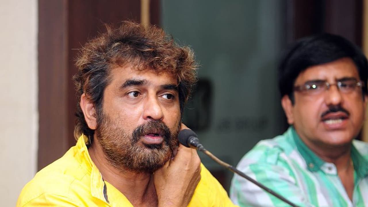 Shilajit বীরভূমে ছুটি কাটাচ্ছিলেন গায়ক শিলাজিৎ,তারই মাঝে ঘটল বিপত্তি,করোনা আক্রান্ত হলেন তিনি Shilajit বীরভূমে ছুটি কাটাচ্ছিলেন গায়ক শিলাজিৎ,তারই মাঝে ঘটল বিপত্তি,করোনা আক্রান্ত হলেন তিনি