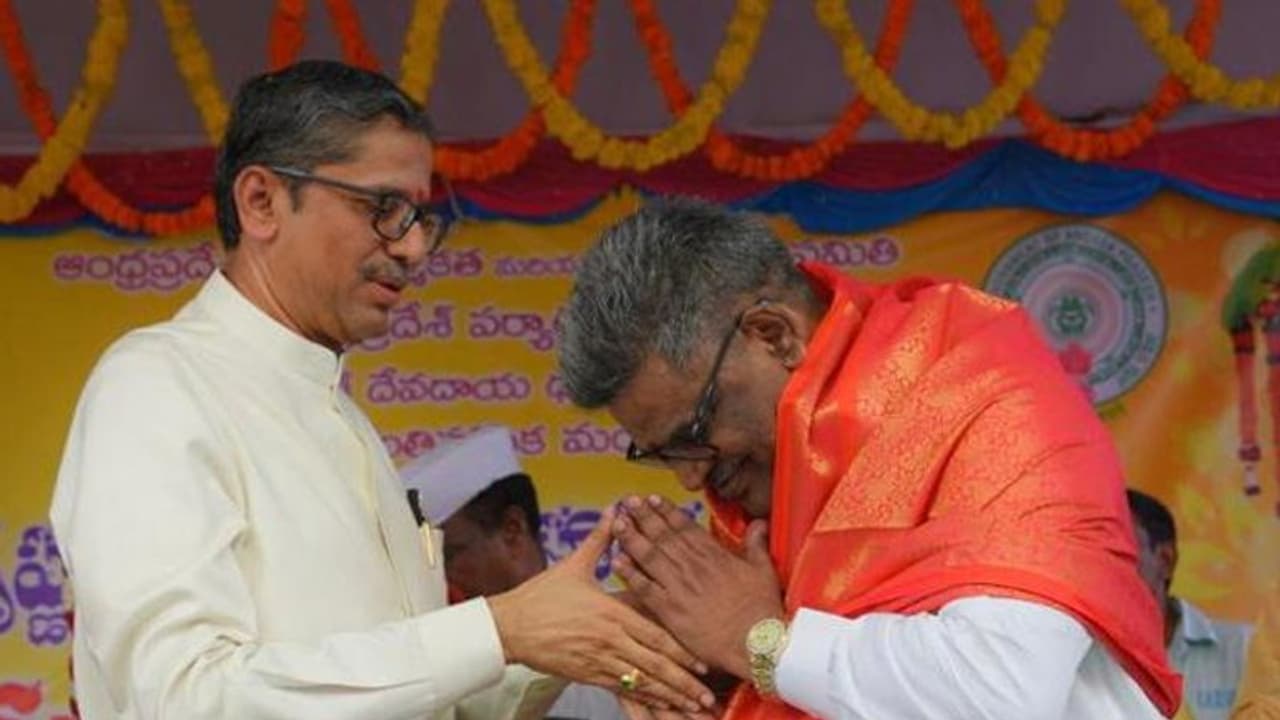 Sirivennela Death : తెలుగు పాటకు ఊపిరులూదారు .. సిరివెన్నెల మరణంపై సీజేఐ ఎన్వీ రమణ దిగ్భ్రాంతి Sirivennela Death : తెలుగు పాటకు ఊపిరులూదారు .. సిరివెన్నెల మరణంపై సీజేఐ ఎన్వీ రమణ దిగ్భ్రాంతి