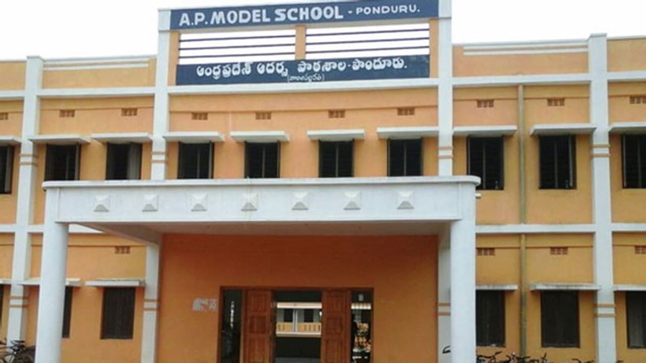 ఏపీ మోడల్ స్కూళ్ల టీచర్లకు ప్రభుత్వం శుభవార్త.. బదిలీలకు గ్రీన్సిగ్నల్ ఏపీ మోడల్ స్కూళ్ల టీచర్లకు ప్రభుత్వం శుభవార్త.. బదిలీలకు గ్రీన్సిగ్నల్