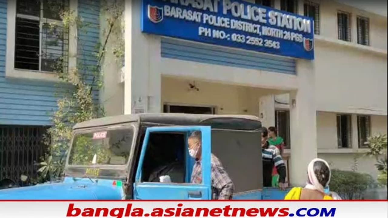 Barasat Robbery: বারাসাতে বড়সড় ডাকাতির ছক বানচাল পুলিশের, গ্রেফতার ৪ Barasat Robbery: বারাসাতে বড়সড় ডাকাতির ছক বানচাল পুলিশের, গ্রেফতার ৪