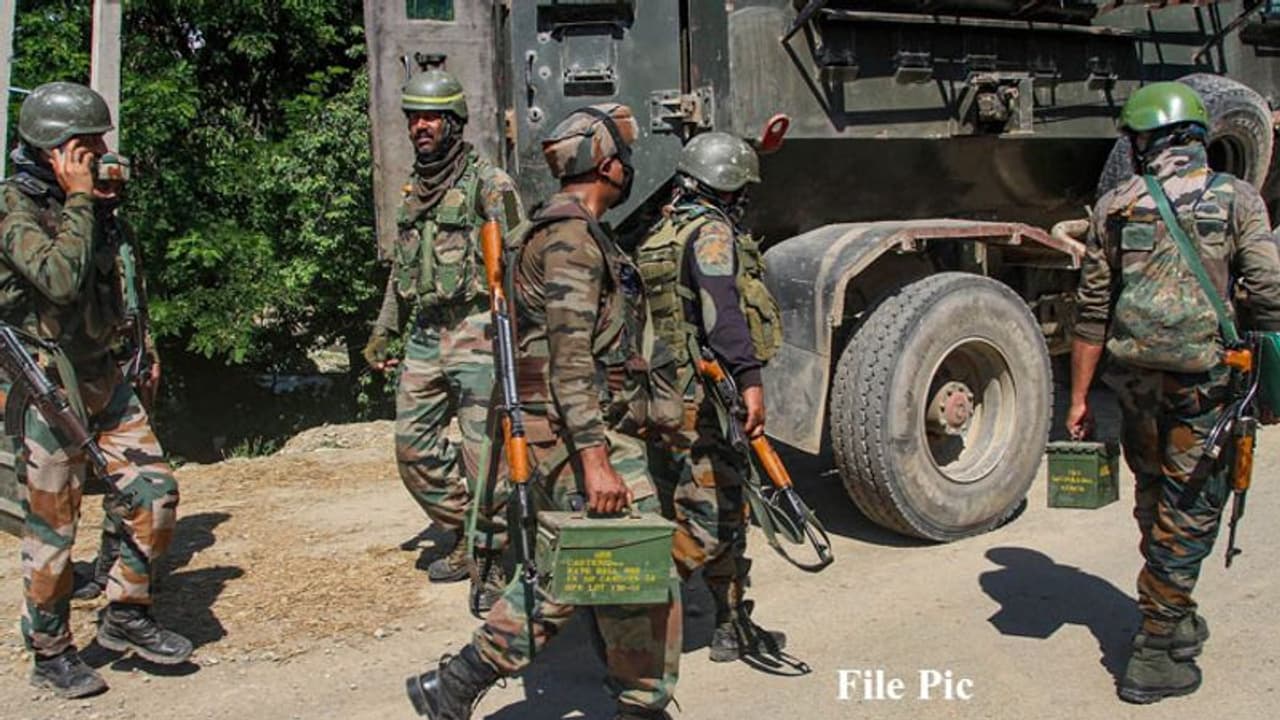 Awantipora Encounter: ಜಮ್ಮು ಮತ್ತು ಕಾಶ್ಮೀರದಲ್ಲಿ ಓರ್ವ ಉಗ್ರನನ್ನು ಹೊಡೆದುರುಳಿಸಿದ ಸೇನೆ Awantipora Encounter: ಜಮ್ಮು ಮತ್ತು ಕಾಶ್ಮೀರದಲ್ಲಿ ಓರ್ವ ಉಗ್ರನನ್ನು ಹೊಡೆದುರುಳಿಸಿದ ಸೇನೆ