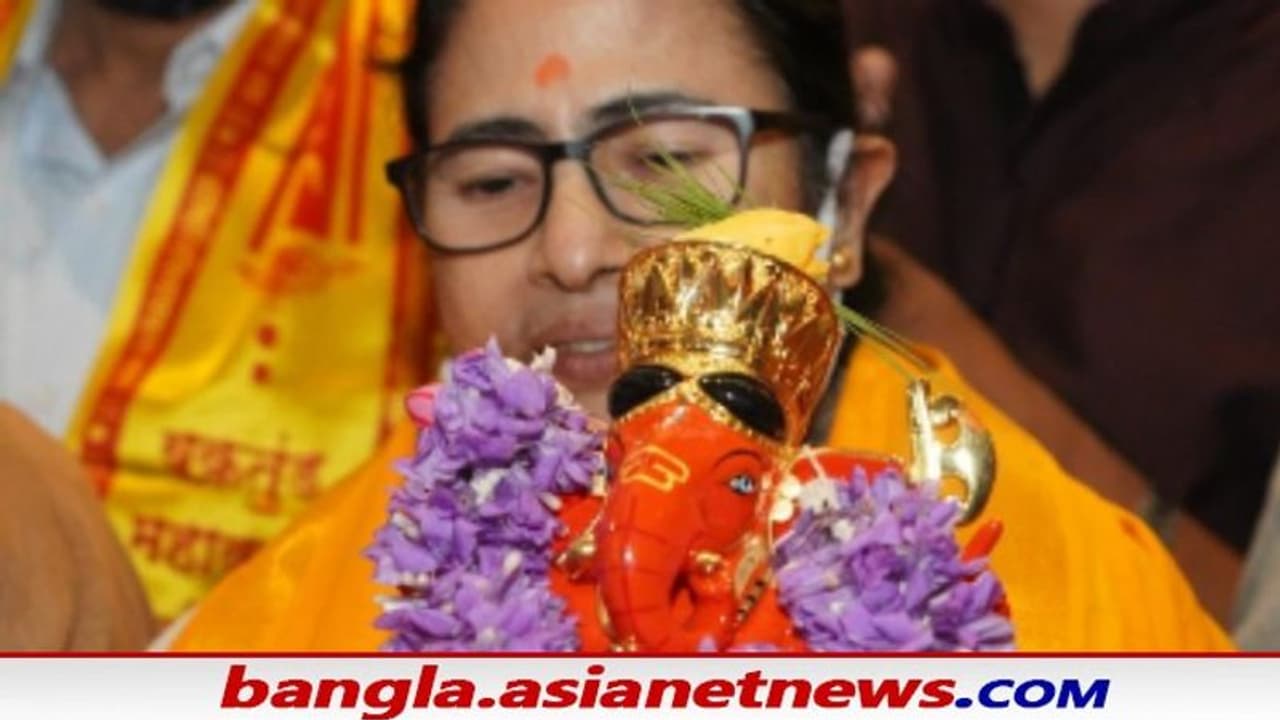 Mamata Banerjee: মুম্বইয়ের সিদ্ধি বিনায়ক মন্দিরে মমতা, আজ শরদ পাওয়ারের সঙ্গে বৈঠক মুখ্যমন্ত্রীর Mamata Banerjee: মুম্বইয়ের সিদ্ধি বিনায়ক মন্দিরে মমতা, আজ শরদ পাওয়ারের সঙ্গে বৈঠক মুখ্যমন্ত্রীর