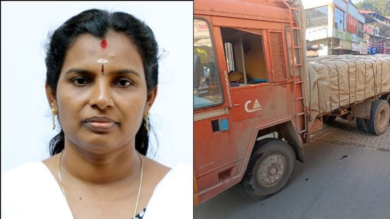 ലോറിക്കടിയിൽപെട്ട് സ്കൂട്ടർ യാത്രക്കാരിക്ക് ദാരുണാന്ത്യം ലോറിക്കടിയിൽപെട്ട് സ്കൂട്ടർ യാത്രക്കാരിക്ക് ദാരുണാന്ത്യം