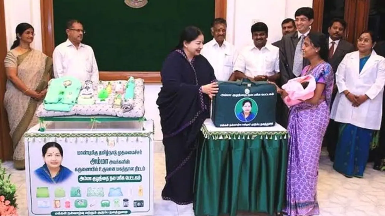 முன்பு அம்மா உணவகம்..இப்போ குழந்தை நல பரிசு பெட்டகம்.. அதிமுக திட்டங்களை ஒழிக்கும் திமுக.. பொதுமக்கள் குமுறல் முன்பு அம்மா உணவகம்..இப்போ குழந்தை நல பரிசு பெட்டகம்.. அதிமுக திட்டங்களை ஒழிக்கும் திமுக.. பொதுமக்கள் குமுறல்