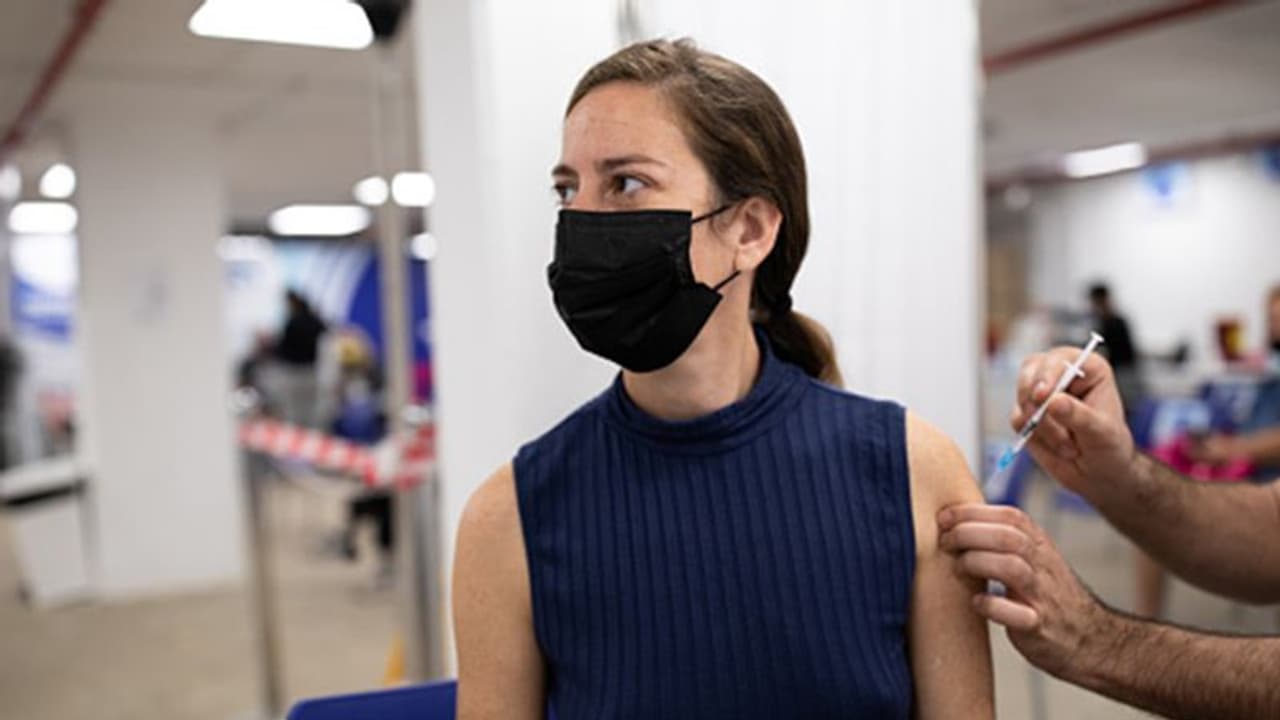 Coronavirus: রাজ্যে করোনার দৈনিক সংক্রমণ নিম্নমুখী, একদিনে মৃত্যু ৬ জনের Coronavirus: রাজ্যে করোনার দৈনিক সংক্রমণ নিম্নমুখী, একদিনে মৃত্যু ৬ জনের