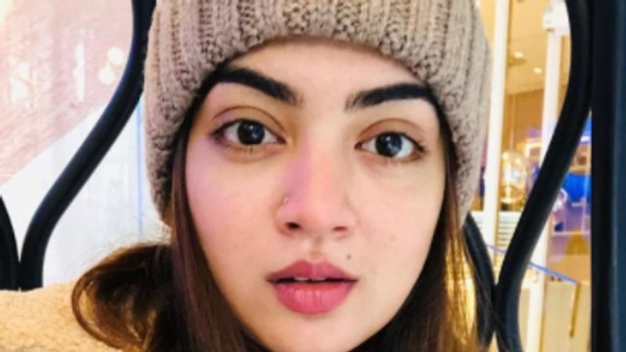 Nazriya Nazim : 'ഹായ് ഡിംസംബര്', പുതിയ മാസത്തെ വരവേറ്റ് ക്യൂട്ട് ഫോട്ടോയുമായി നസ്രിയ Nazriya Nazim : 'ഹായ് ഡിംസംബര്', പുതിയ മാസത്തെ വരവേറ്റ് ക്യൂട്ട് ഫോട്ടോയുമായി നസ്രിയ