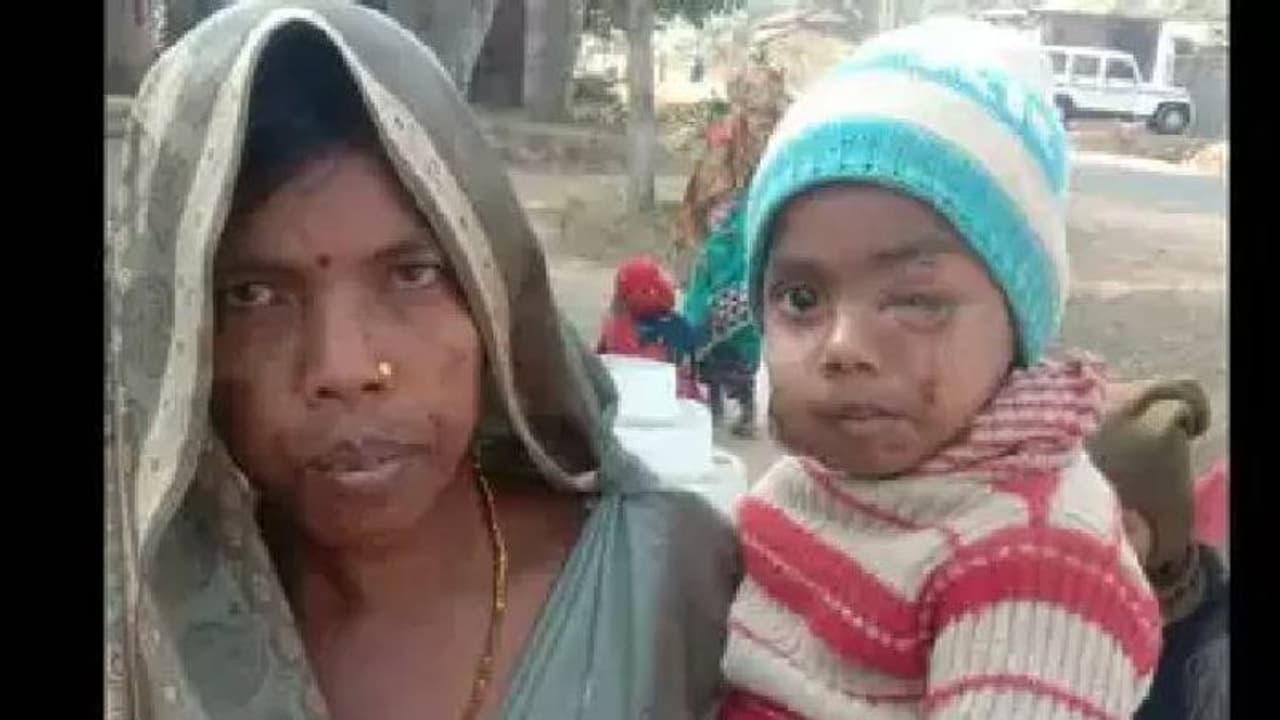 woman fight with leopard : മകനെ രക്ഷിക്കാൻ പുലിയുമായി അമ്മയുടെ പോരാട്ടം, നേരിട്ടത് നിരായുധയായി