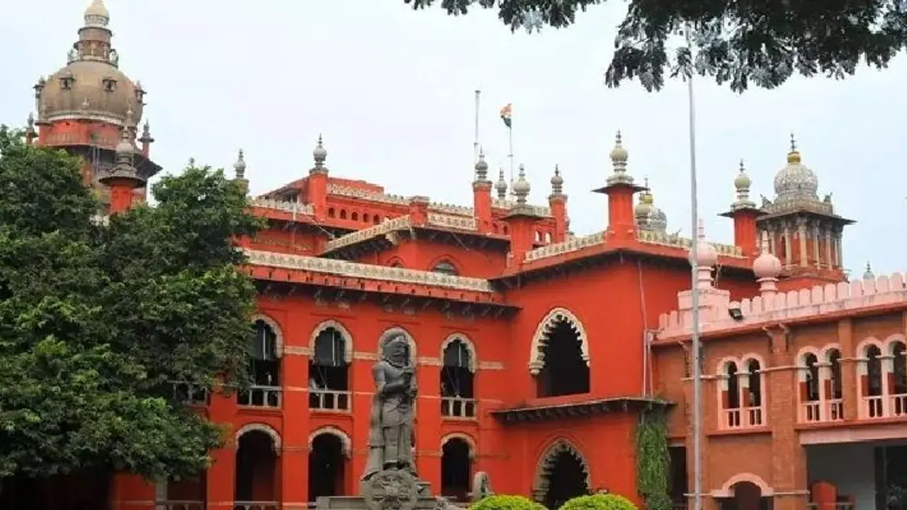 மீனவர்கள் பிரச்சனைக்கு நிரந்தர தீர்வு காண வேண்டும்... தமிழக அரசுக்கு யோசனை சொல்லும் உயர்நீதிமன்றம்!! மீனவர்கள் பிரச்சனைக்கு நிரந்தர தீர்வு காண வேண்டும்... தமிழக அரசுக்கு யோசனை சொல்லும் உயர்நீதிமன்றம்!!