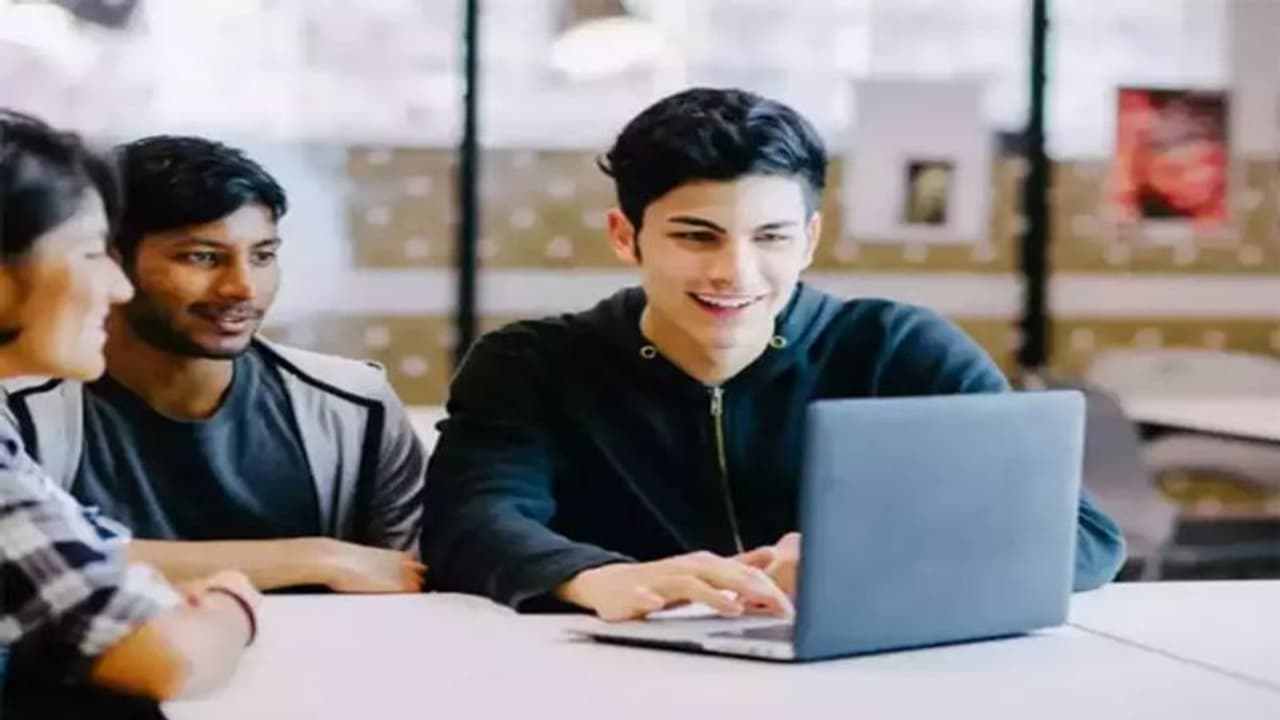 Study Abroad: इस देश में होती है सबसे सस्ती पढ़ाई, विदेश में स्टडी के लिए सबसे बेस्ट