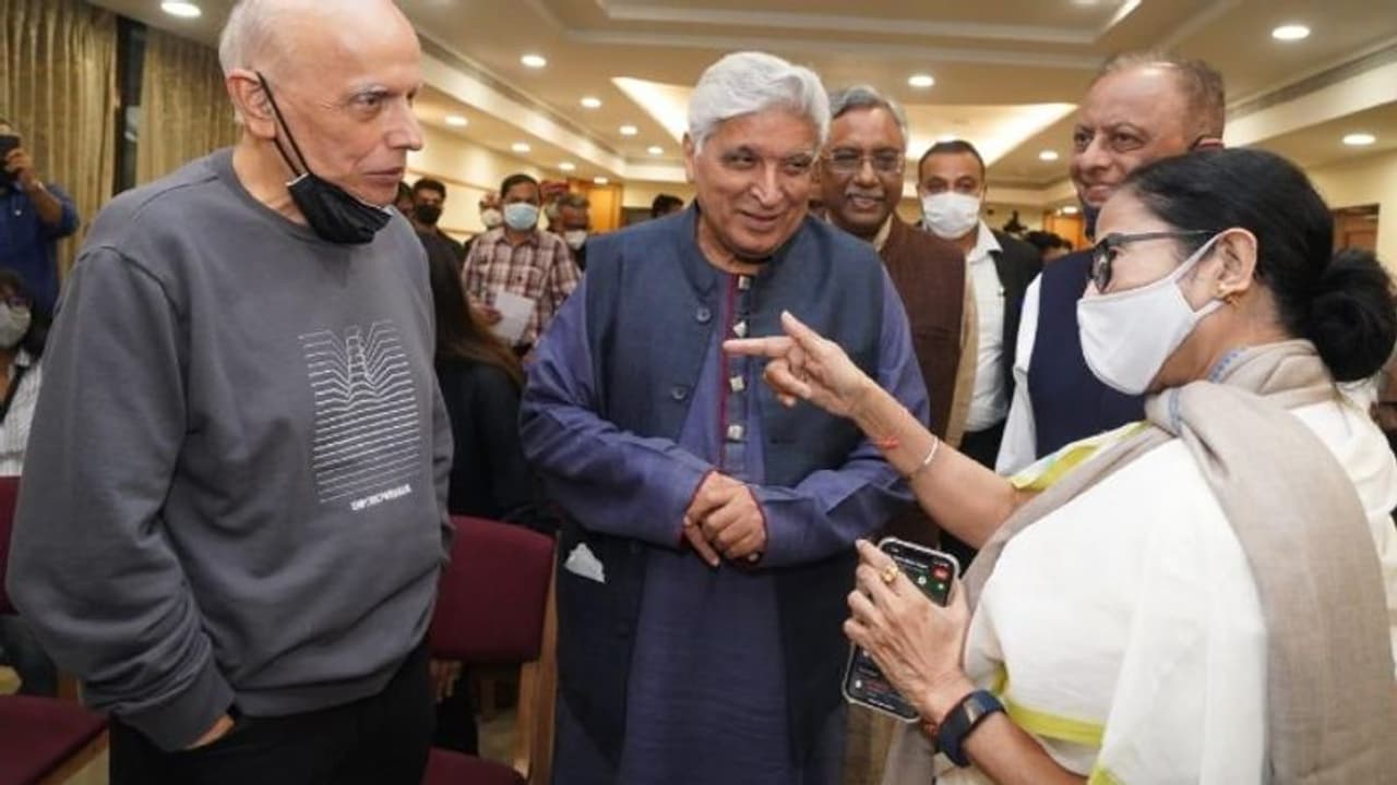 Mamata in Mumbai: কেন গোয়াতে কংগ্রেসের বিরুদ্ধে লড়ছে তৃণমূল, মুম্বইতে তা জানালেন মমতা Mamata in Mumbai: কেন গোয়াতে কংগ্রেসের বিরুদ্ধে লড়ছে তৃণমূল, মুম্বইতে তা জানালেন মমতা