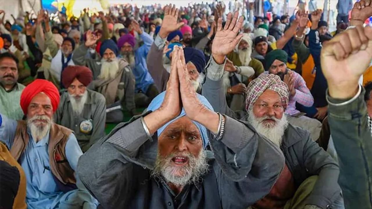 किसानों पर दर्ज FIR वापस लेगी सरकार, CM Khattar ने दिए संकेत..देशद्रोह से लेकर हत्या तक के हैं मामले किसानों पर दर्ज FIR वापस लेगी सरकार, CM Khattar ने दिए संकेत..देशद्रोह से लेकर हत्या तक के हैं मामले