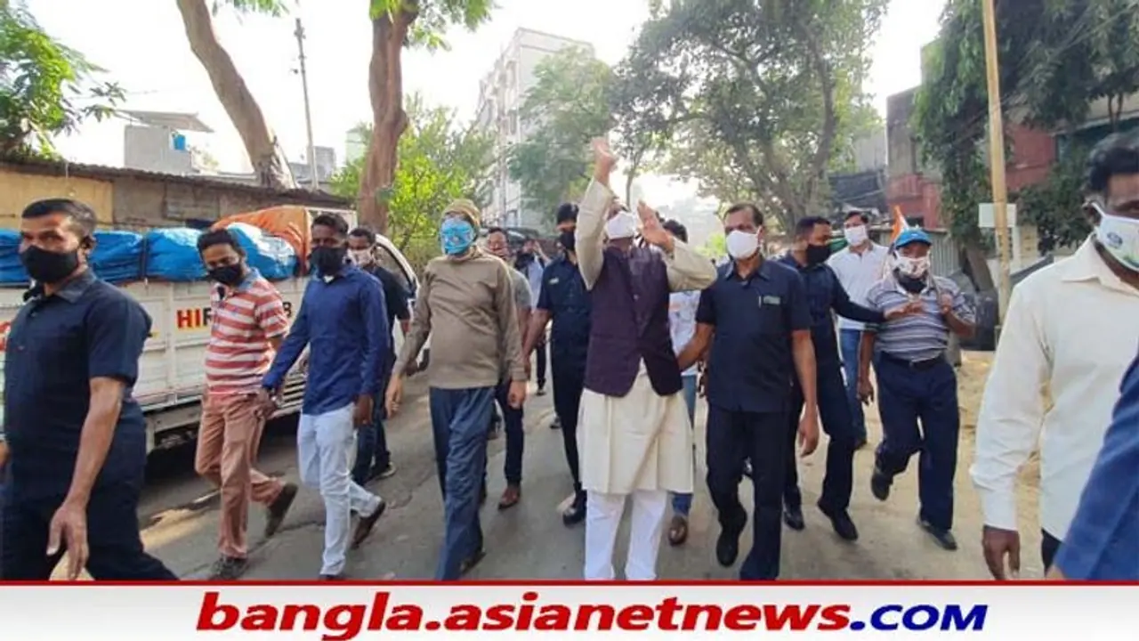 KMC Polls: বিভাজনের রাজনীতি করে ক্ষমতায় আসা যায় না, প্রচারে বেরিয়ে পদ্ম শিবিরকে তীব্র কটাক্ষ ফিরহাদের KMC Polls: বিভাজনের রাজনীতি করে ক্ষমতায় আসা যায় না, প্রচারে বেরিয়ে পদ্ম শিবিরকে তীব্র কটাক্ষ ফিরহাদের